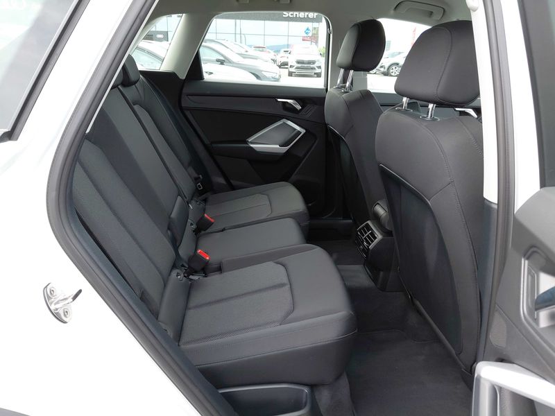Audi Q3 45 TFSIe — zdjęcie 14