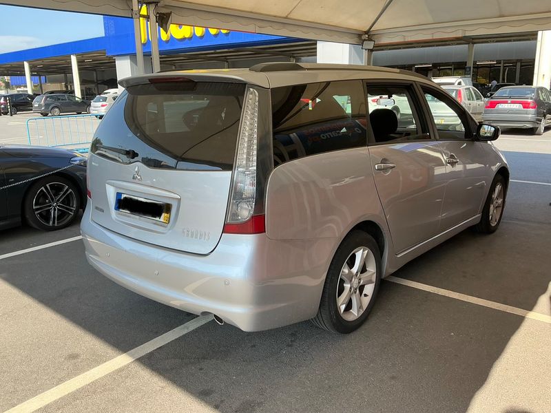 Mitsubishi Grandis 2.0 DI-D Inform — zdjęcie 2