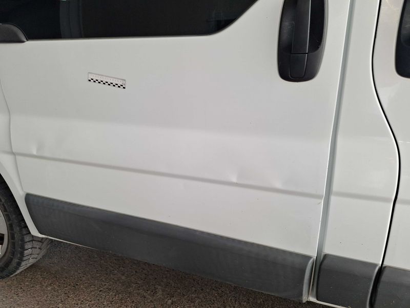 Renault Trafic 2.0 dCi Passenger Expression 2011 – снимка 28