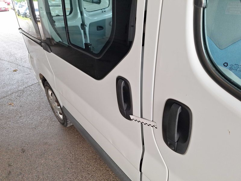Renault Trafic 2.0 dCi Passenger Expression 2011 – снимка 34