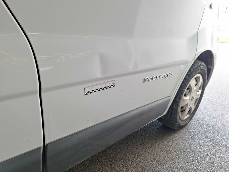 Renault Trafic 2.0 dCi Passenger Expression 2011 – снимка 29