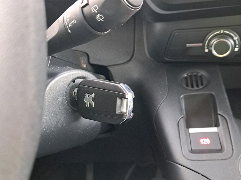 Peugeot Rifter 1.2 PureTech Allure N1 L1 — zdjęcie 22