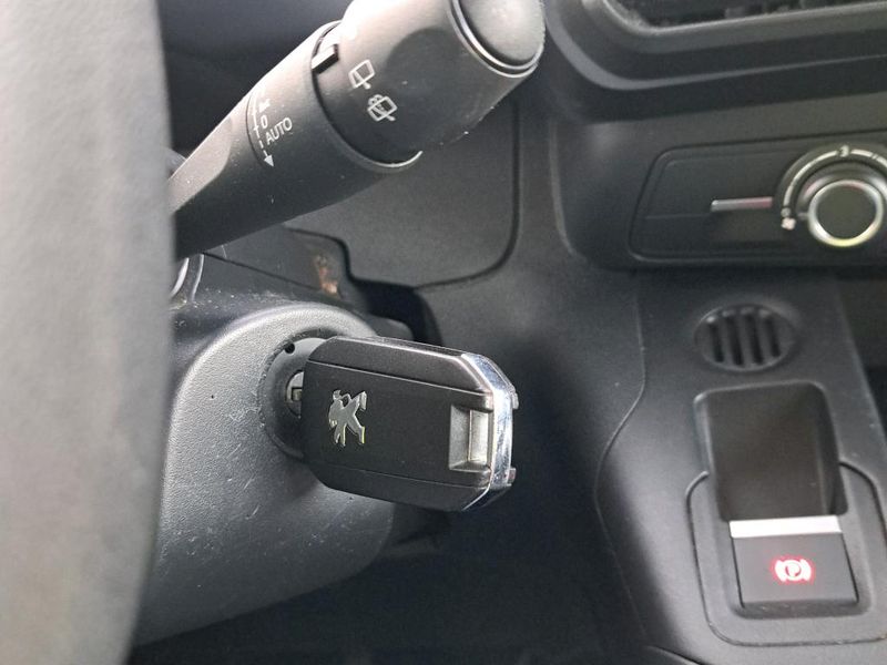 Peugeot Rifter 1.2 PureTech Allure N1 L1 — zdjęcie 21