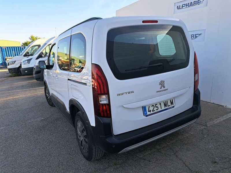 Peugeot Rifter 1.2 PureTech Allure N1 L1 — zdjęcie 3