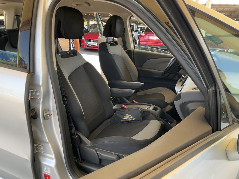 Citroen C4 Grand Picasso 2.0 Blue-HDi Business Class — zdjęcie 11