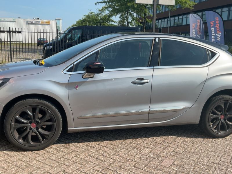 DS Automobiles DS4 1.2 PureTech Performance Line — zdjęcie 4