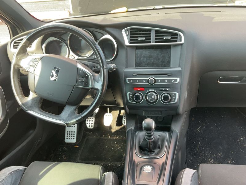 DS Automobiles DS4 1.2 PureTech Performance Line — zdjęcie 12