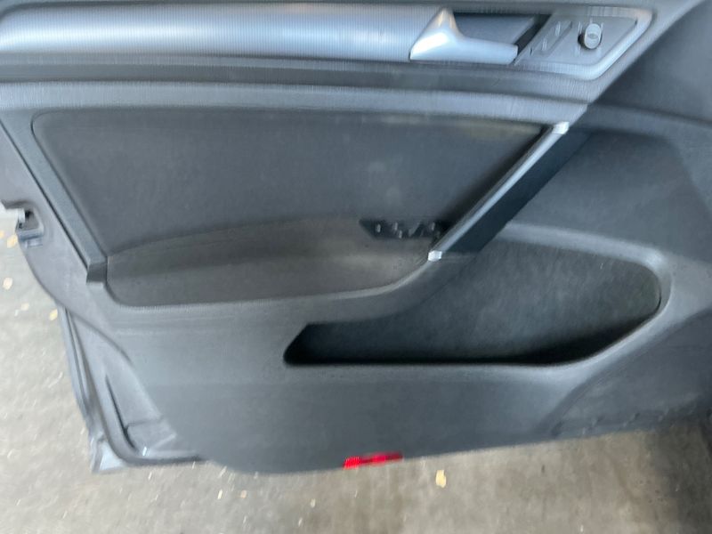 Volkswagen Golf VII 1.6 TDI Lounge BlueMotion Tech 2015 – снимка 25