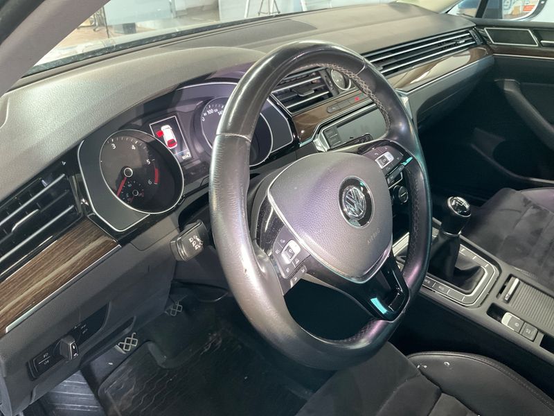 Volkswagen Passat 2.0 TDI Highline BlueMotion Tech 2016 – снимка 31