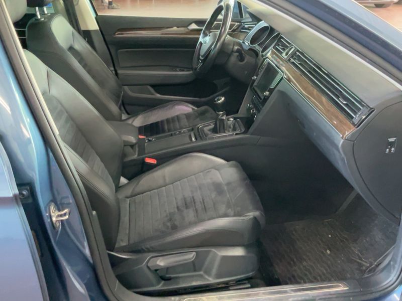 Volkswagen Passat 2.0 TDI Highline BlueMotion Tech 2016 – снимка 17