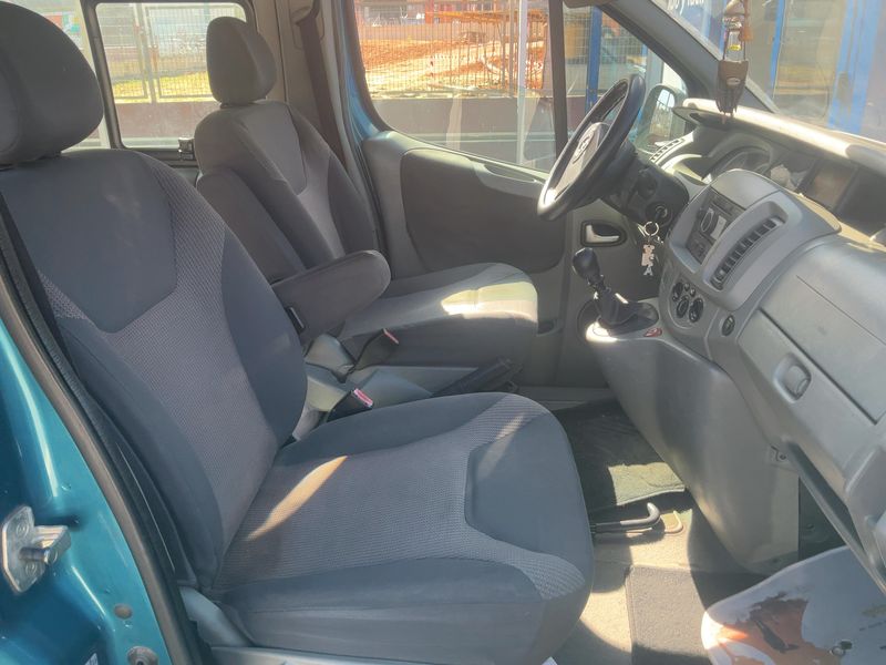 Opel Vivaro 2.5 CDTI Tour Cosmo — zdjęcie 11