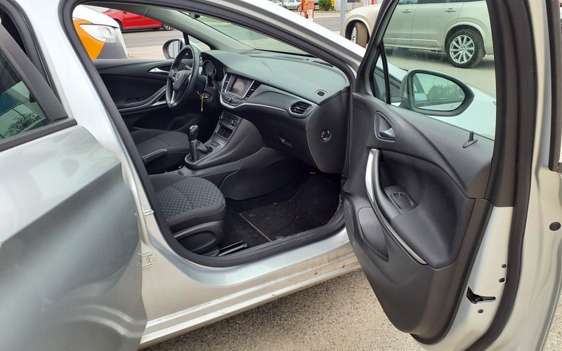 Opel Astra 1.2 Turbo Edition Start/Stop — zdjęcie 11