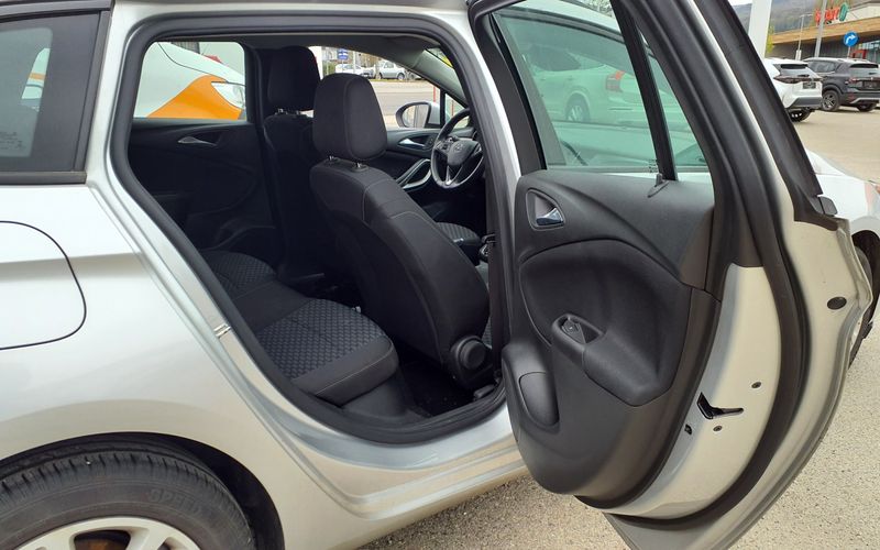 Opel Astra 1.2 Turbo Edition Start/Stop — zdjęcie 14