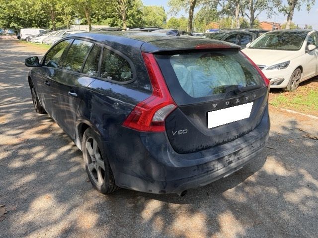 Volvo V60 2.0 D4 Kinetic — zdjęcie 3