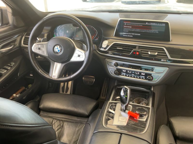 BMW 7er 740d xDrive — zdjęcie 12
