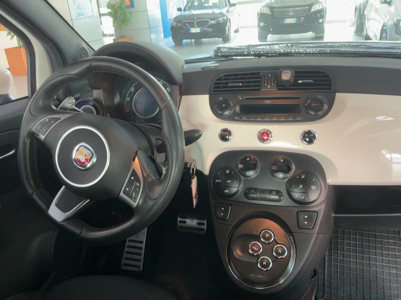 Abarth 500 1.4 Turbo Custom — zdjęcie 12
