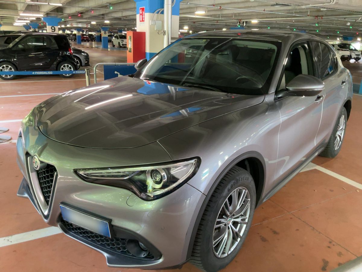 Alfa Romeo 2018 — photo 1