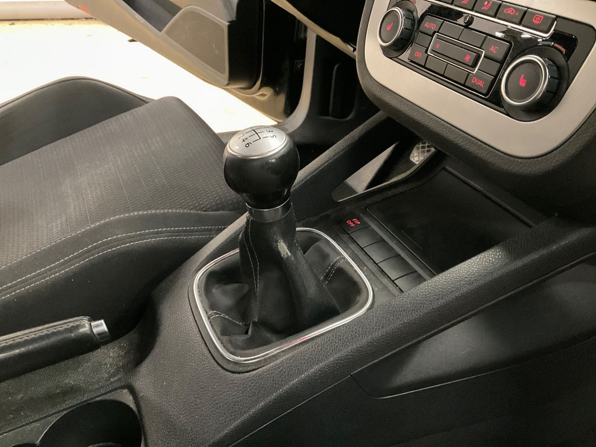 Volkswagen Scirocco 2010 — photo 32
