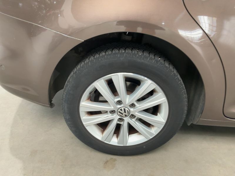 Volkswagen Touran 1.6 TDI Style 2011 – снимка 9