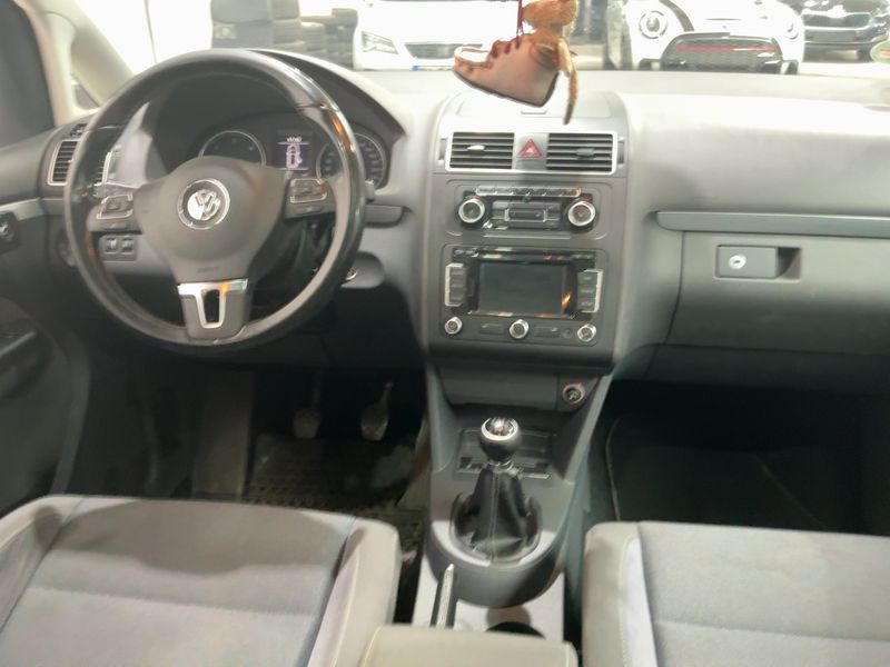 Volkswagen Touran 1.6 TDI Style 2011 – снимка 17