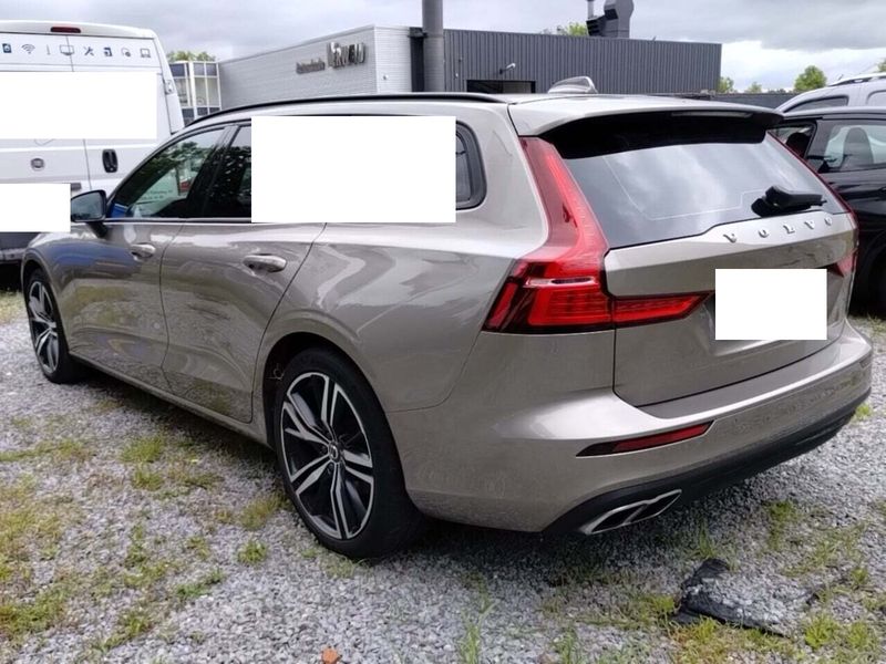 Volvo V60 2.0 B3 Mild-Hybrid Momentum Core — zdjęcie 2