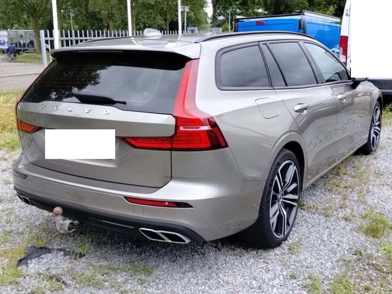 Volvo V60 2.0 B3 Mild-Hybrid Momentum Core — zdjęcie 3