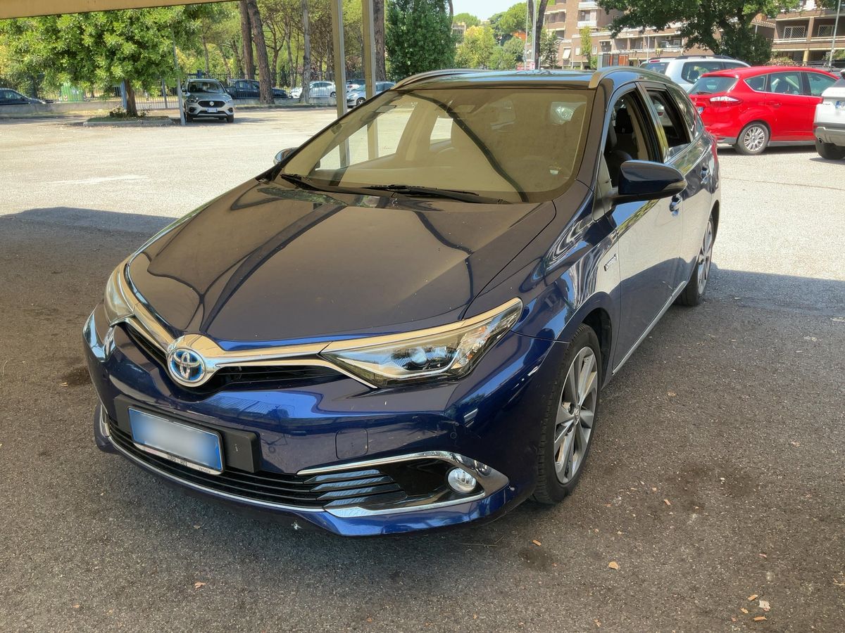 Toyota Auris 2017 — photo 1