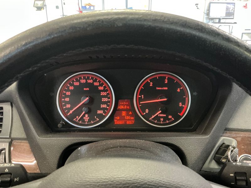 BMW X5 xDrive 30d Luxe — zdjęcie 13