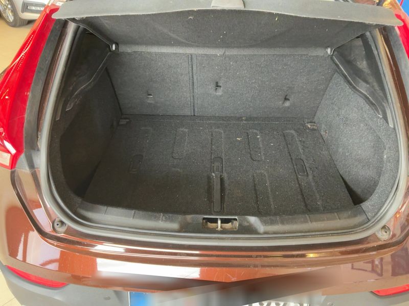Volvo V40 Cross Country 2.0 T4 Momentum AWD — zdjęcie 10