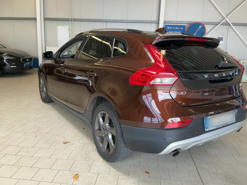 Volvo V40 Cross Country 2.0 T4 Momentum AWD — zdjęcie 3