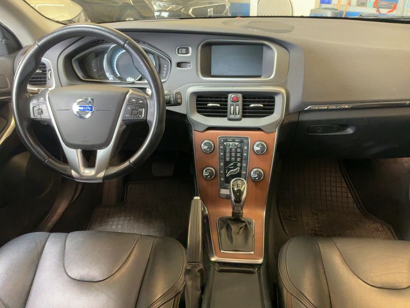 Volvo V40 Cross Country 2.0 T4 Momentum AWD — zdjęcie 12