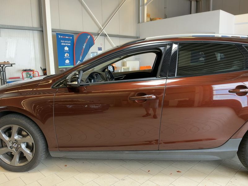 Volvo V40 Cross Country 2.0 T4 Momentum AWD — zdjęcie 4