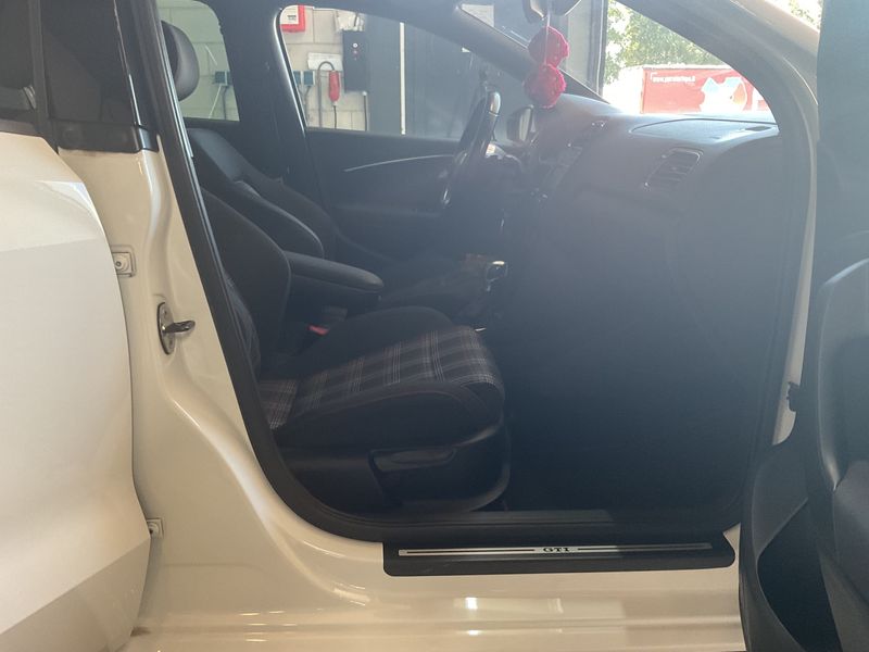 Volkswagen Polo 1.8 TSI GTI BlueMotion Tech — zdjęcie 11