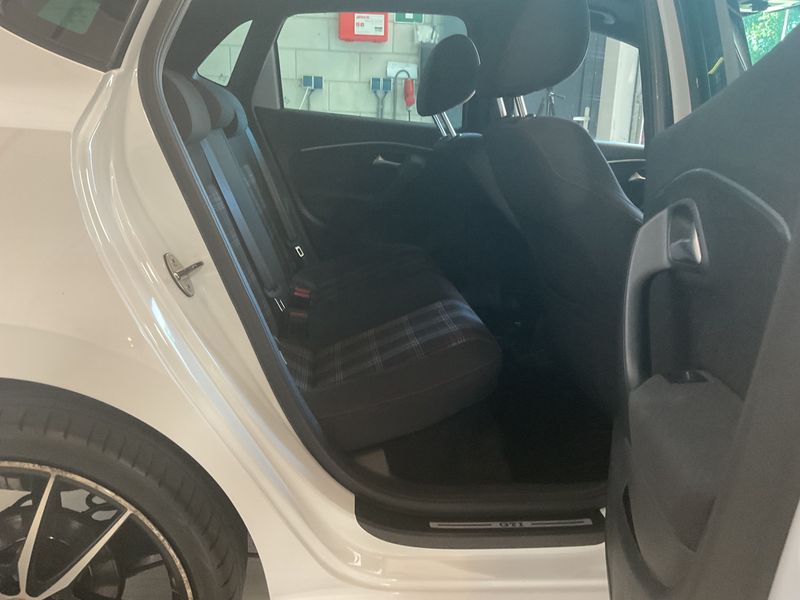 Volkswagen Polo 1.8 TSI GTI BlueMotion Tech — zdjęcie 14