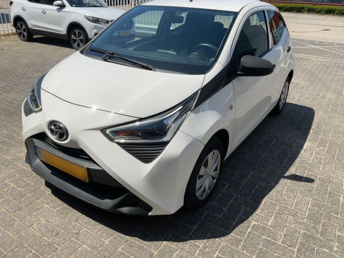 Toyota Aygo 2019 — photo 1