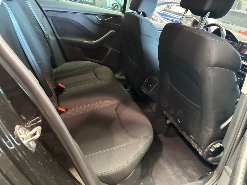 Skoda Kamiq 1.0 TSI Ambition — zdjęcie 14