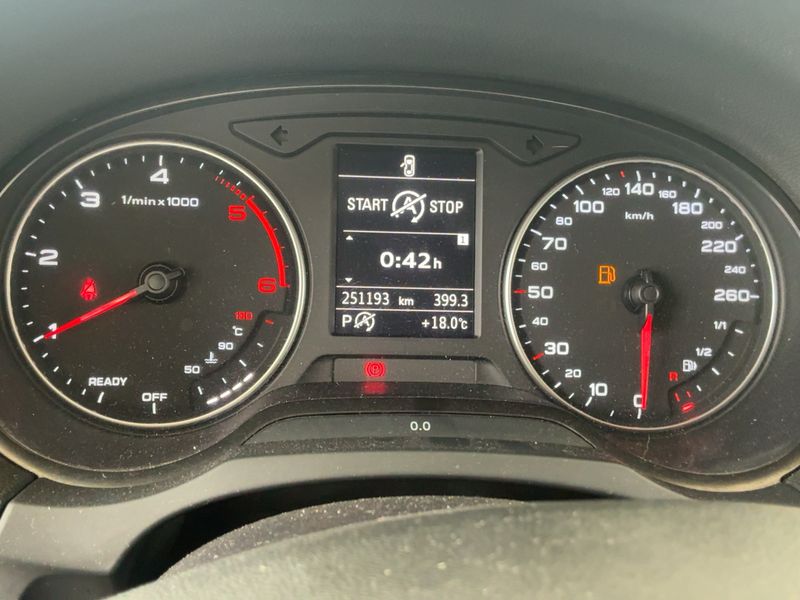 Audi A3 Sportback 2.0 TDI quattro Attraction — zdjęcie 13