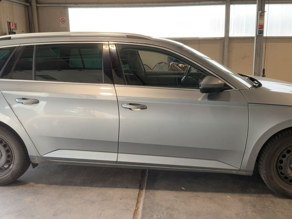Skoda Superb 2019 — photo 11