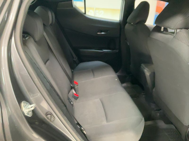 Toyota C-HR 1.8 Hybrid Dynamic 2017 – снимка 19