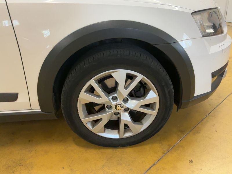 Skoda Octavia 2.0 TDI Scout 4x4 2016 – снимка 11