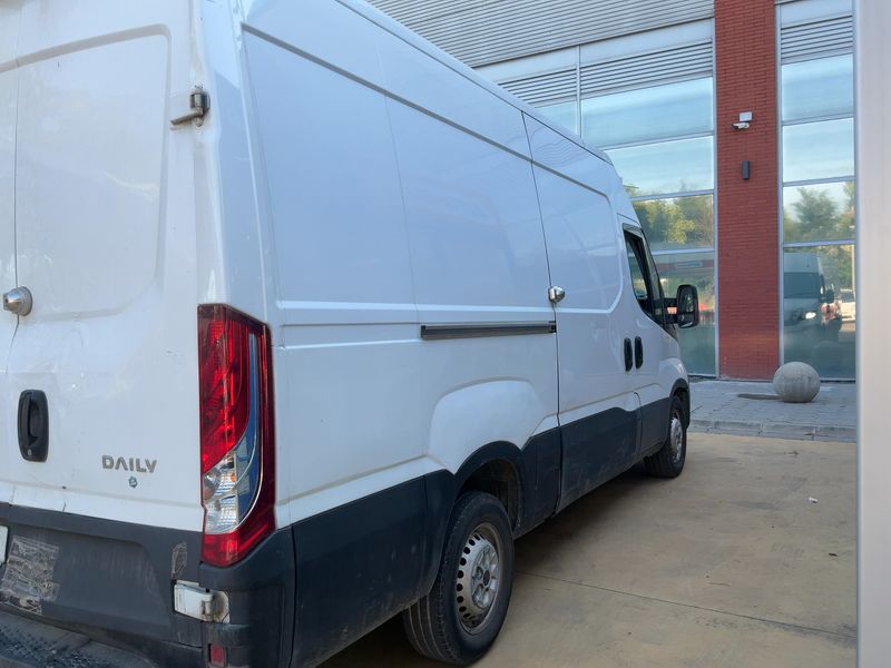 Iveco Daily 2.3 Diesel GKa 35 S V Radstand 3520 L — zdjęcie 6