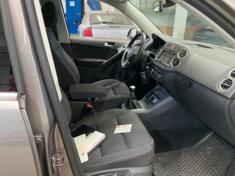 Volkswagen Tiguan 2.0 TDI Team BlueMotion Tech — zdjęcie 11