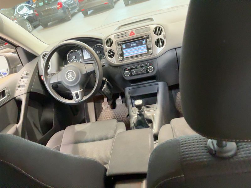 Volkswagen Tiguan 2.0 TDI Team BlueMotion Tech — zdjęcie 12