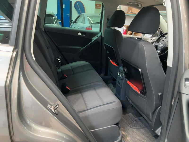 Volkswagen Tiguan 2.0 TDI Team BlueMotion Tech — zdjęcie 14