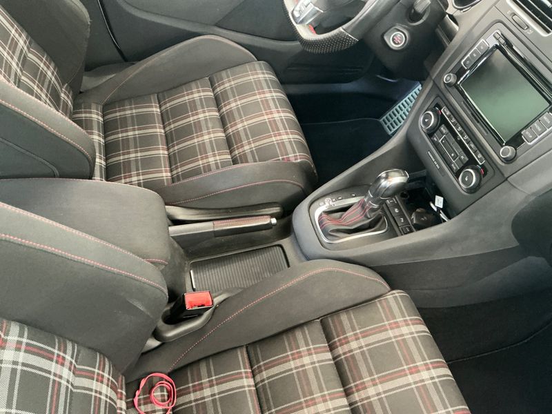 Volkswagen Golf VI 2.0 TSI GTI 2011 – снимка 33