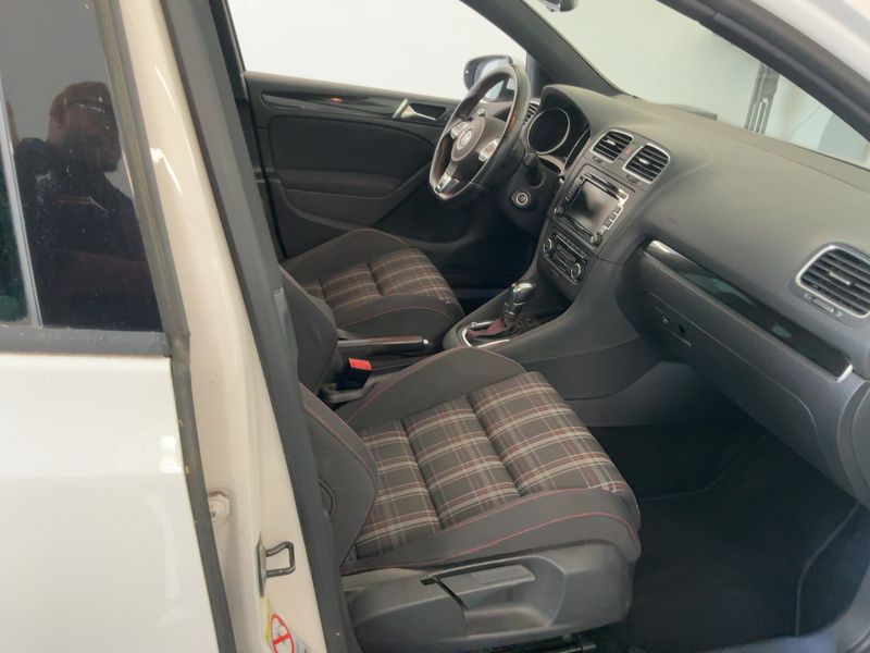 Volkswagen Golf VI 2.0 TSI GTI 2011 – снимка 16