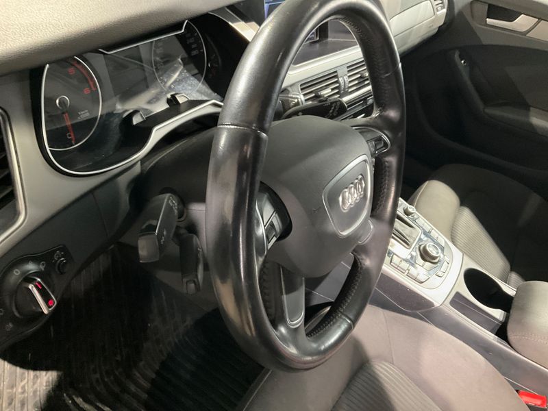 Audi A4 2.0 TDI Attraction 2014 – снимка 24