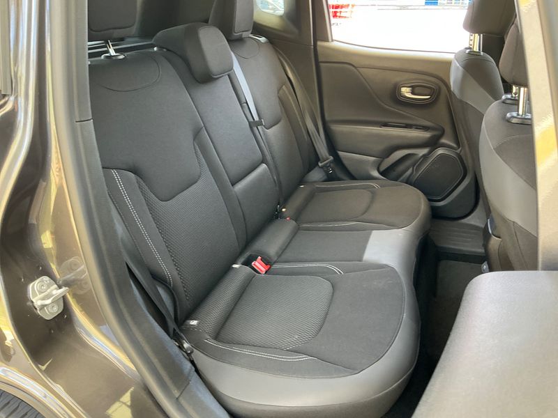Jeep Renegade 1.3 TGDi Limited 4x2 — zdjęcie 14