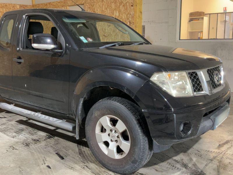 Nissan Navara Pick-up 2.5 dCi 4x4 King-Cab Elégance — zdjęcie 8