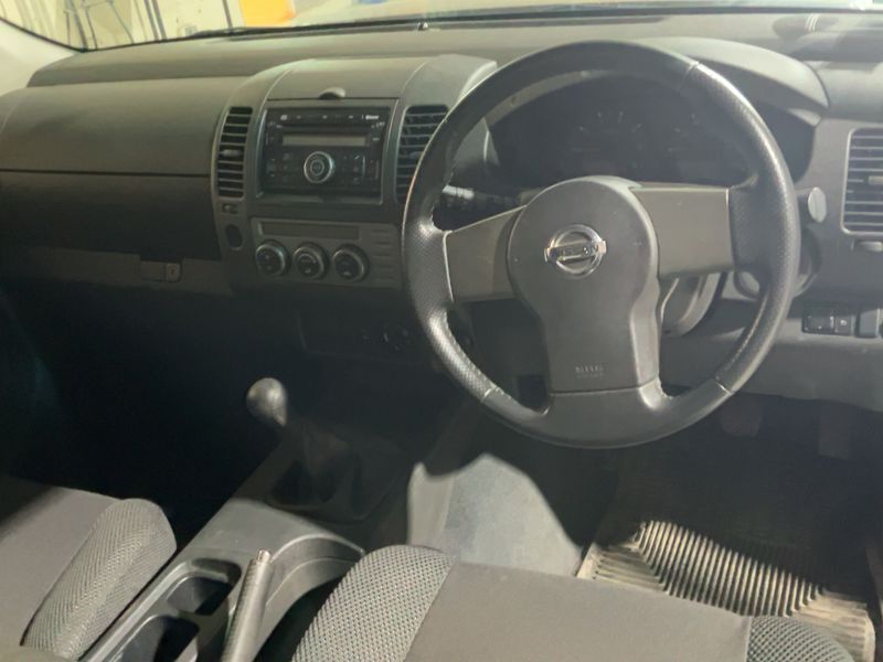 Nissan Navara Pick-up 2.5 dCi 4x4 King-Cab Elégance — zdjęcie 12